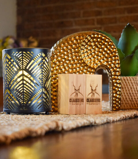gallery illustrates table decorations at Claassens Safaris